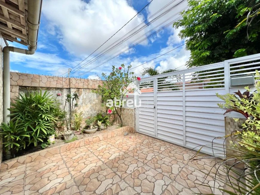 Casa à venda em Natal - 4 quartos, 3 suítes