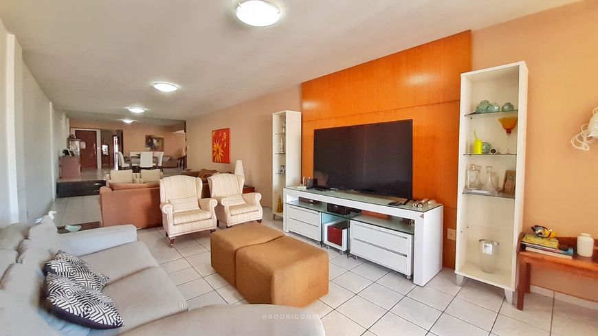 Apartamento em Lagoa Nova, 4 suítes, 256m².
