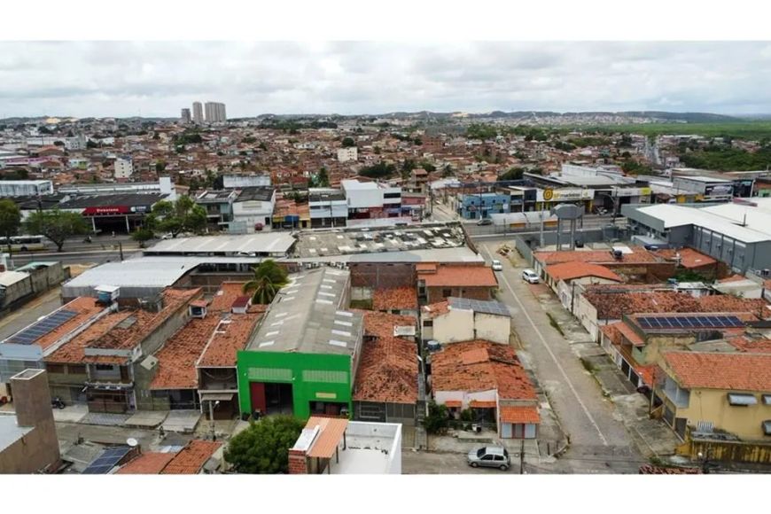 EXCELENTE OPORTUNIDADE: CASA AMPLA COM PISCINA E LOCALIZAÇÃO ESTRATÉGICA NAS QUINTAS – NATAL/RN