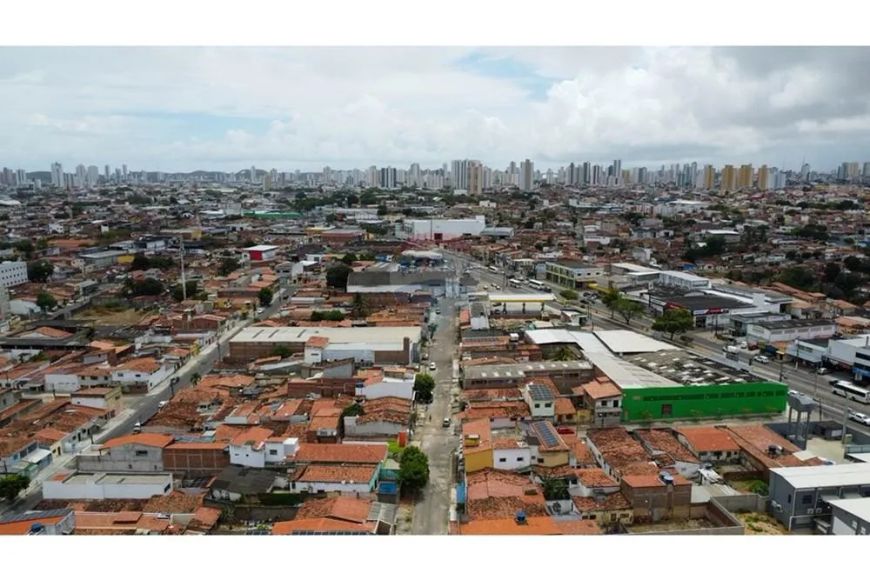 EXCELENTE OPORTUNIDADE: CASA AMPLA COM PISCINA E LOCALIZAÇÃO ESTRATÉGICA NAS QUINTAS – NATAL/RN
