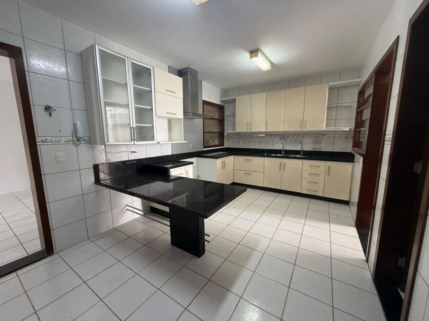 Casa para aluguel com 354 m², com 4 quartos, sendo 3 suítes, em Capim Macio - Natal - RN