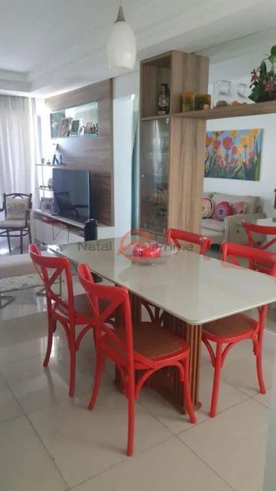 Lindo Apto reformado, com 80 m², móveis planejados, sombra, localizado no coração de Lagoa Nova