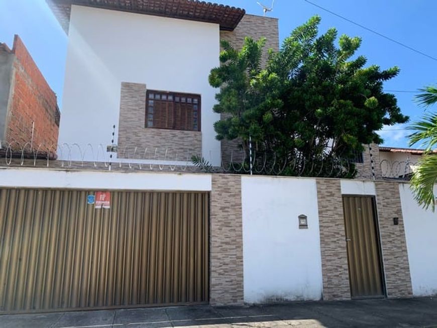 Casa grande e espaçosa em Capim Macio - Natal/RN