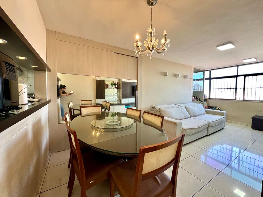Apartamento á venda em Lagoa Nova com três quartos