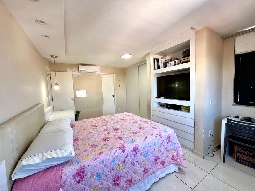 Apartamento á venda em Lagoa Nova com três quartos