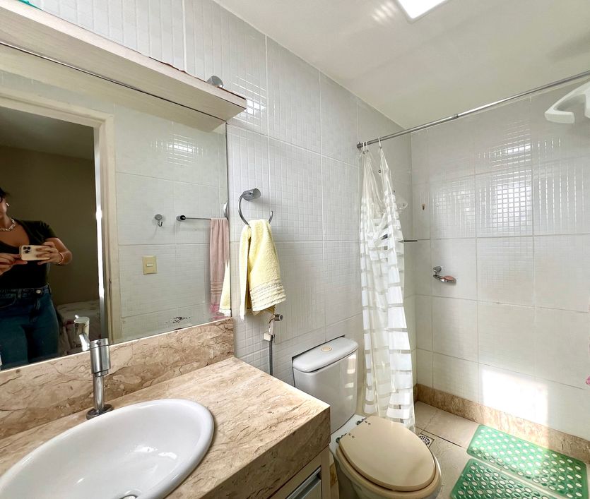 Apartamento á venda em Lagoa Nova com três quartos