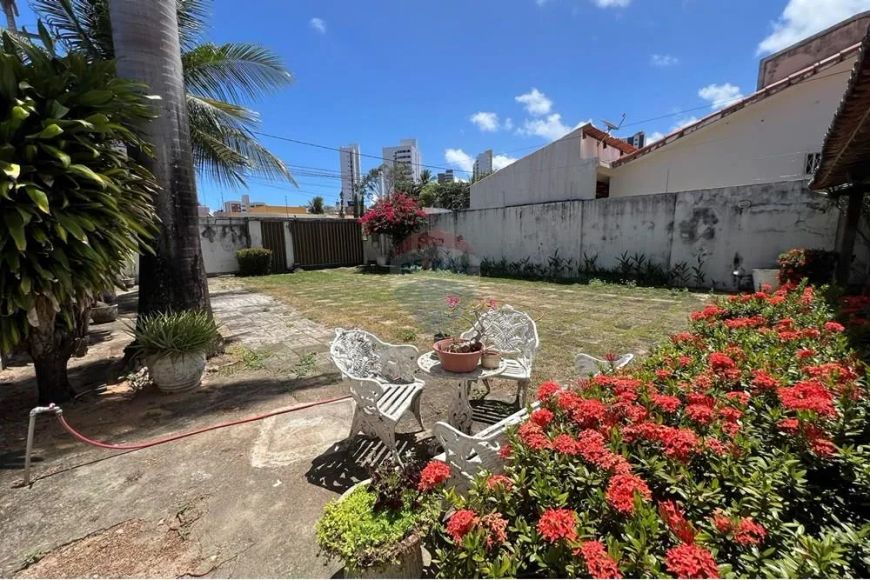 Casa à venda no bairro de Capim Macio na Rua Neuza Farache