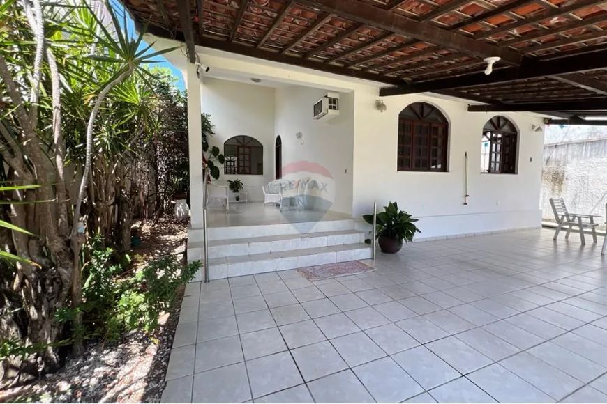 Casa à venda no bairro de Capim Macio na Rua Neuza Farache