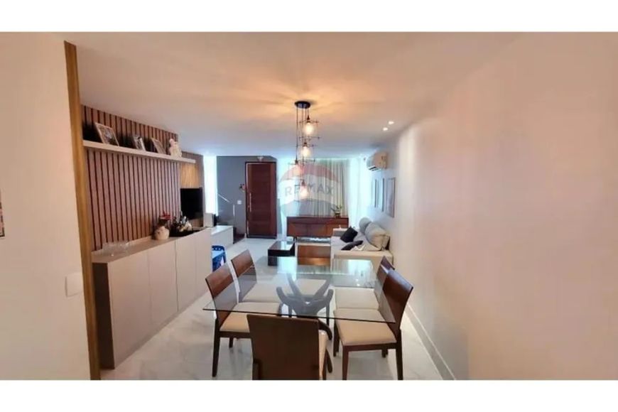 "Casa em condomínio fechado duplex com 3 suítes em Capim Macio!"
