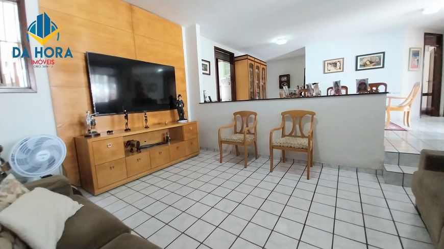 VENDE-SE EXCELENTE RESIDÊNCIA NO BAIRRO DE CAPIM MACIO, SUPER BEM LOCALIZADA.