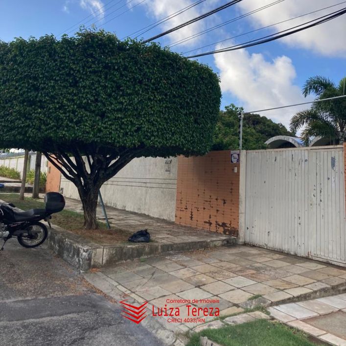 Casa para venda com 390 m2 em Capim Macio