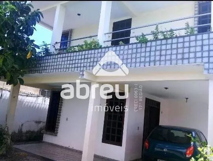 Casa duplex no Parque dos Coqueiros.
