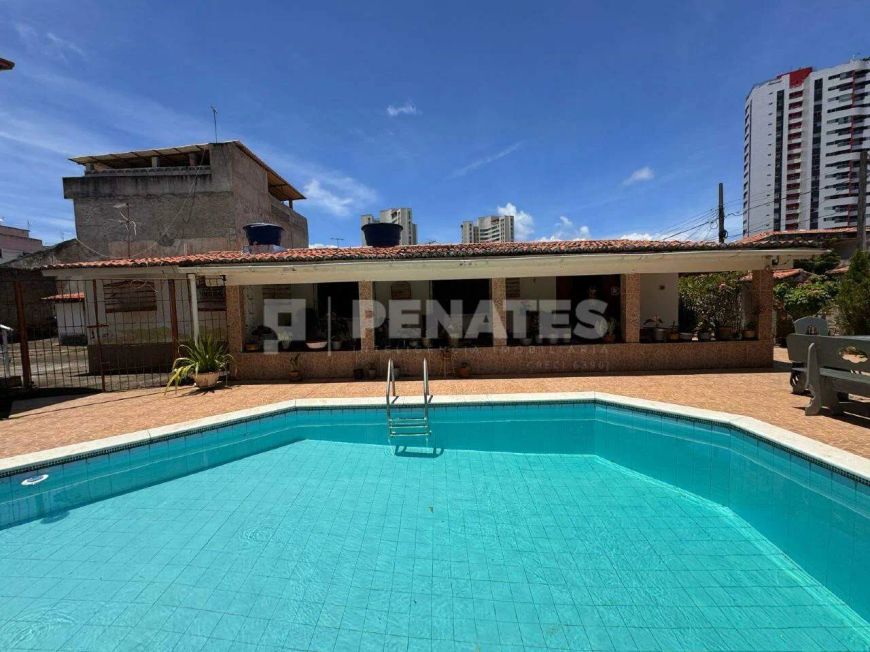 Casa com Amplo Terreno e Potencial de Personalização
