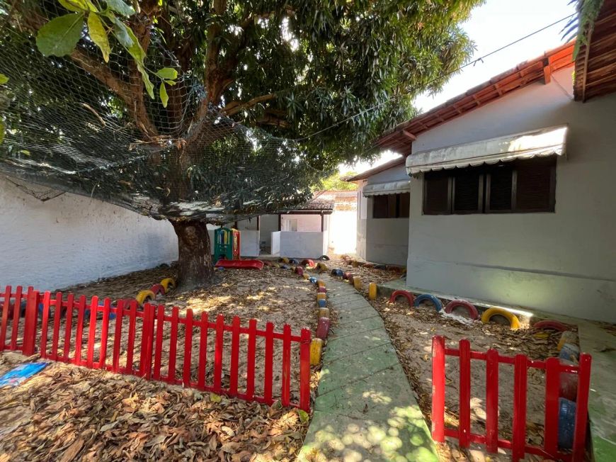 Casa com amplo espaço interno e ótima localização em Capim Macio