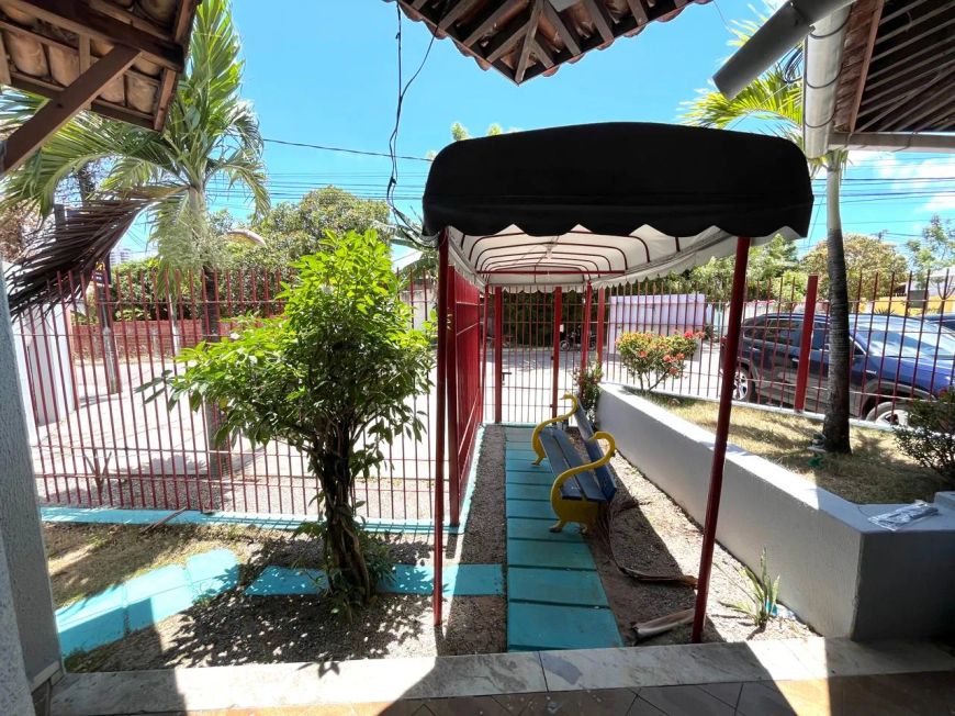 Casa com amplo espaço interno e ótima localização em Capim Macio