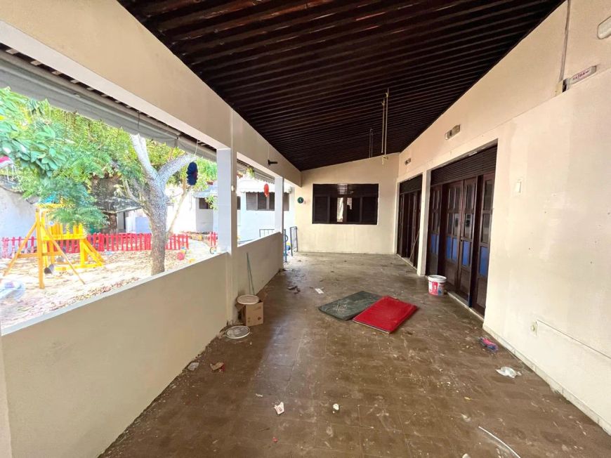 Casa com amplo espaço interno e ótima localização em Capim Macio