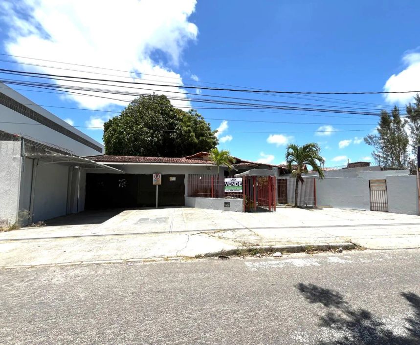 Casa com amplo espaço interno e ótima localização em Capim Macio