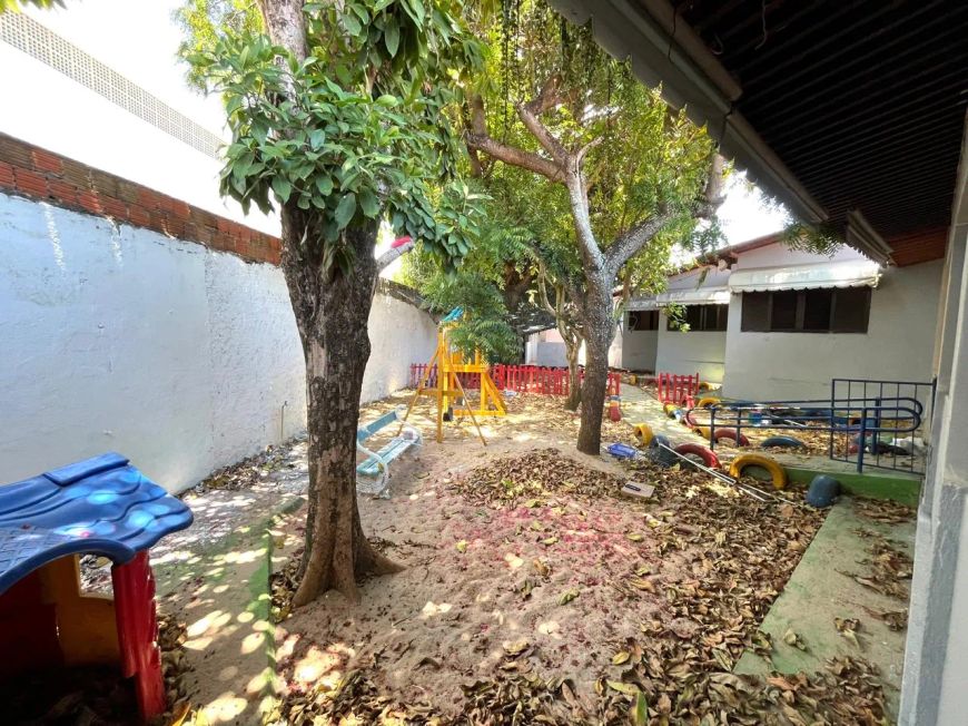 Casa com amplo espaço interno e ótima localização em Capim Macio