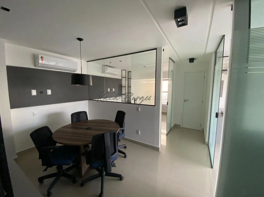 Sala 70m², mobiliada, Manhattan Business