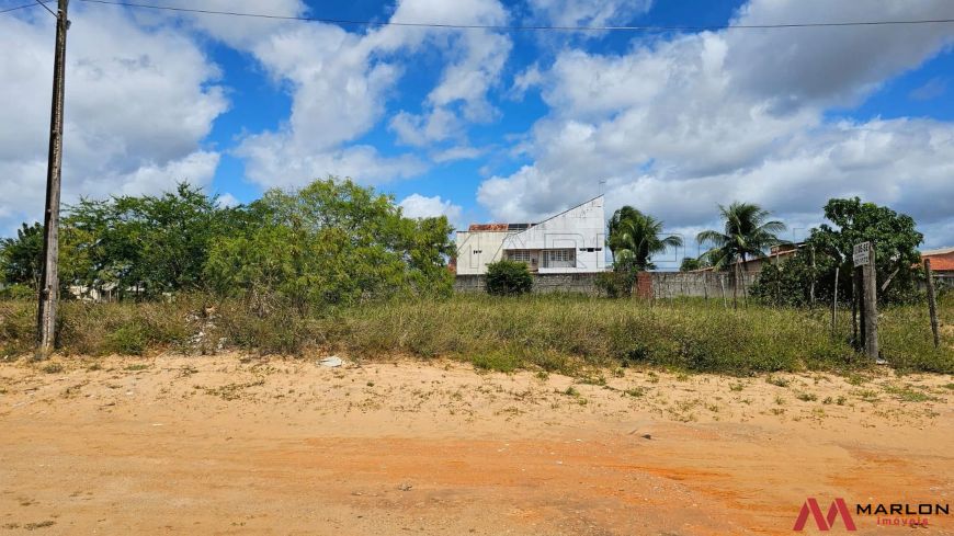 Terreno em San Valle, plano, lado da sombra, 800m². Por trás do Atacadão.