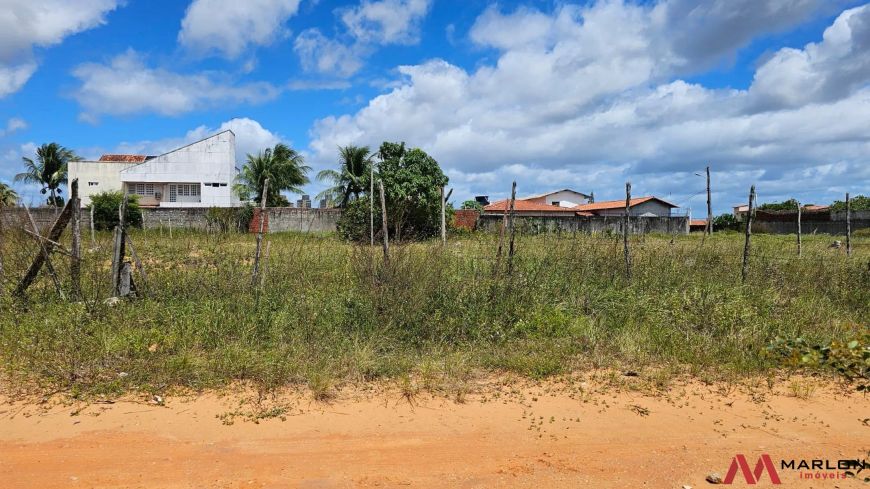 Terreno em San Valle, plano, lado da sombra, 800m². Por trás do Atacadão.
