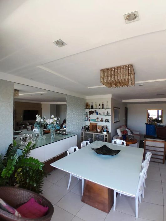 Excelente apto em Capim Macio, com 200 m², 4 quartos, sendo 1 suíte
