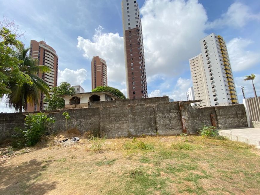 Terreno com 632,85 m² em Ponta Negra (Conj. Alagamar)