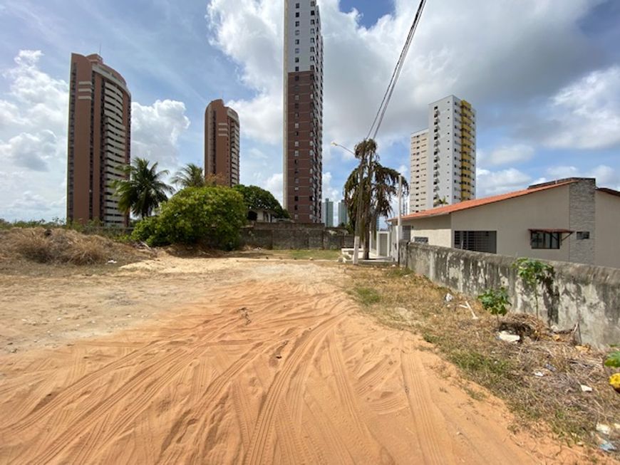 Terreno com 632,85 m² em Ponta Negra (Conj. Alagamar)