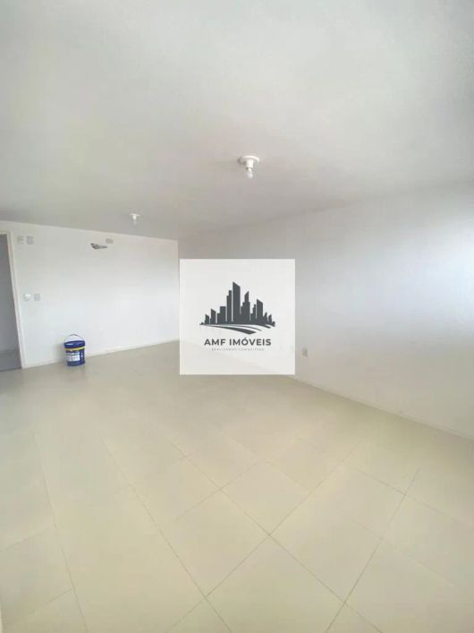 Sala Comercial em Tirol com WC privativo e vaga de garagem coberta