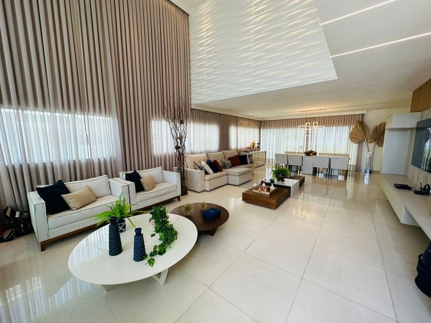 Casa de Alto Padrão em Condomínio Fechado !