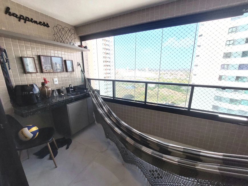 Apartamento à venda no bairro de Lagoa Nova, com 130m² , 3 suítes com Dep, reformado.