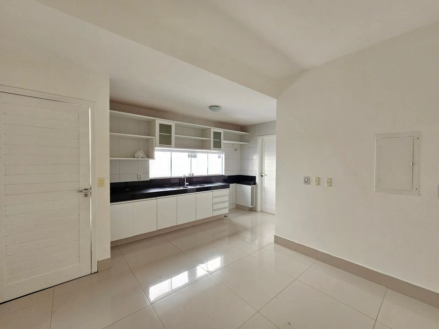Casa com 4 quartos para locação em Ponta Negra