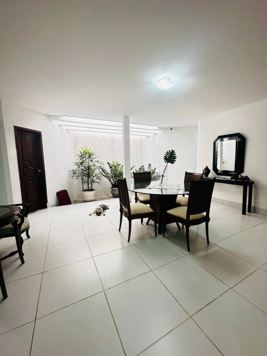CASA EM CAPIM MACIO COM 3 SUÍTES