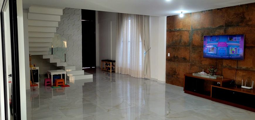 Casa duplex à venda no Sunset Boulevard, Exuberante e perto de tudo