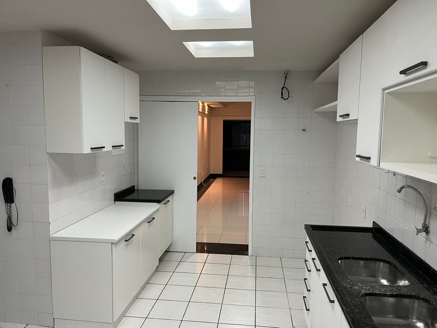 apartamento com móveis projetados