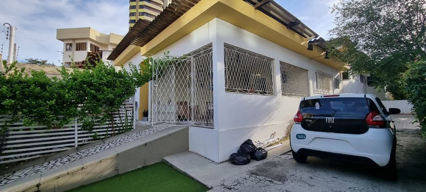 Vendo Excelente Casa com Perfil Comercial em Candelária - Rua da Cabo telecon e Governadoria