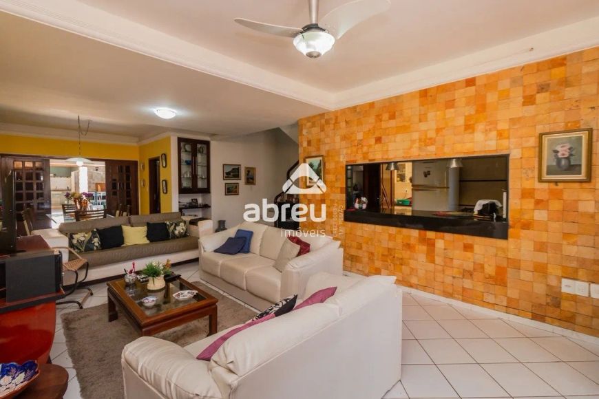 Ótima casa em Capim Macio.