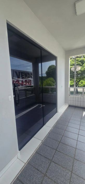 Ótima sala comercial Capim Macio no Centro comercial Dunas para Venda e Locação