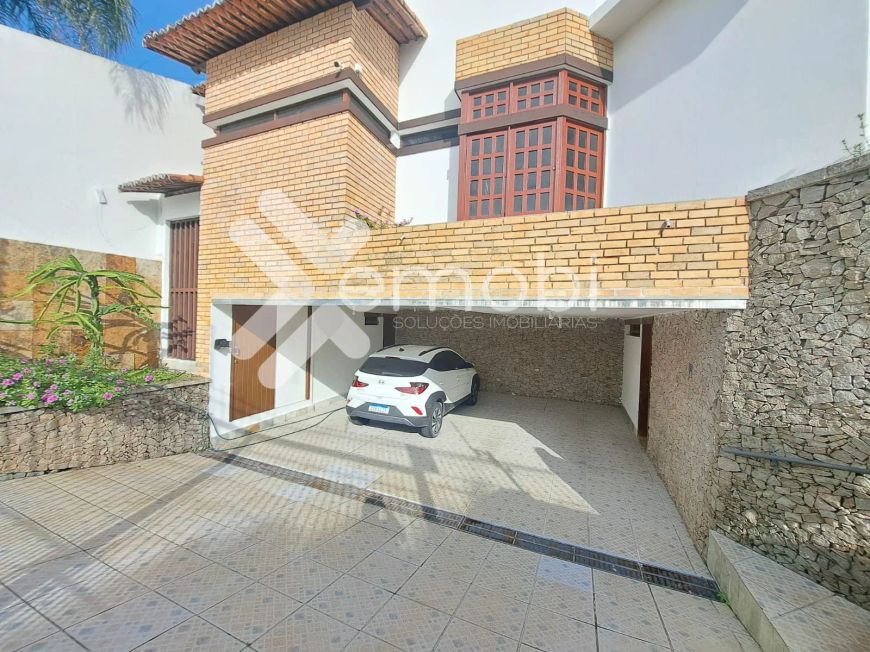 Casa duplex com 4 quartos sendo 2 suítes + escritório e dependencia completa