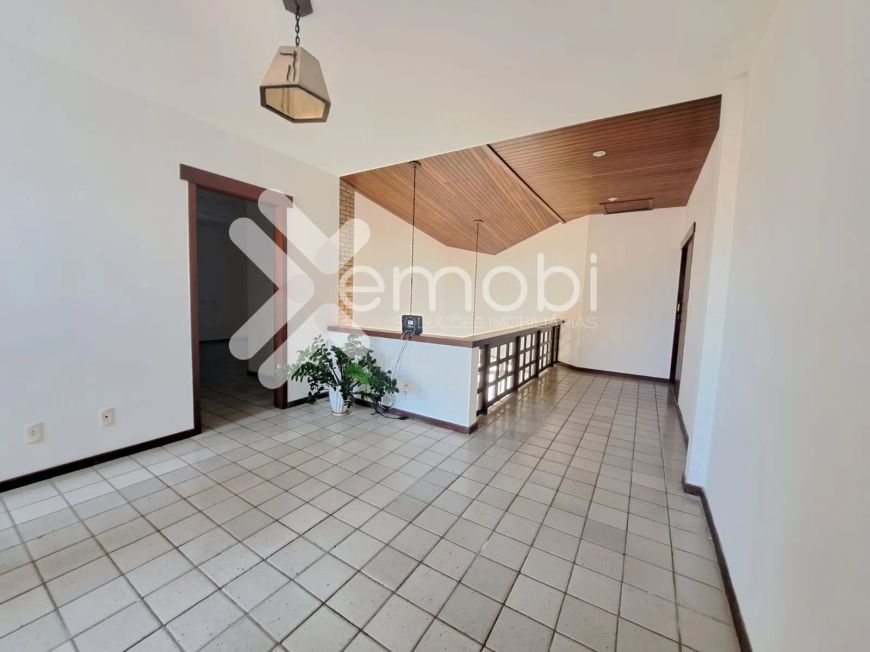 Casa duplex com 4 quartos sendo 2 suítes + escritório e dependencia completa