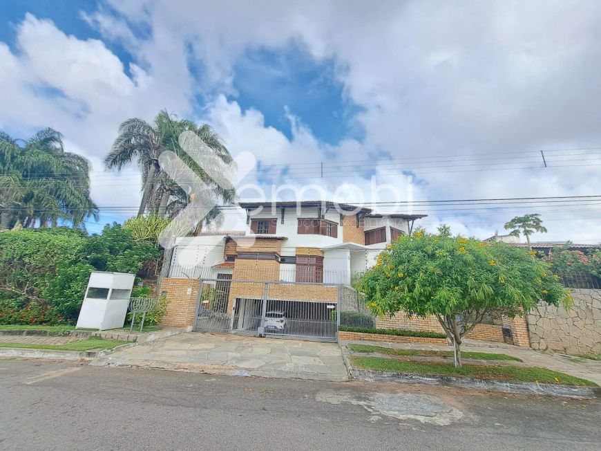 Casa duplex com 4 quartos sendo 2 suítes + escritório e dependencia completa