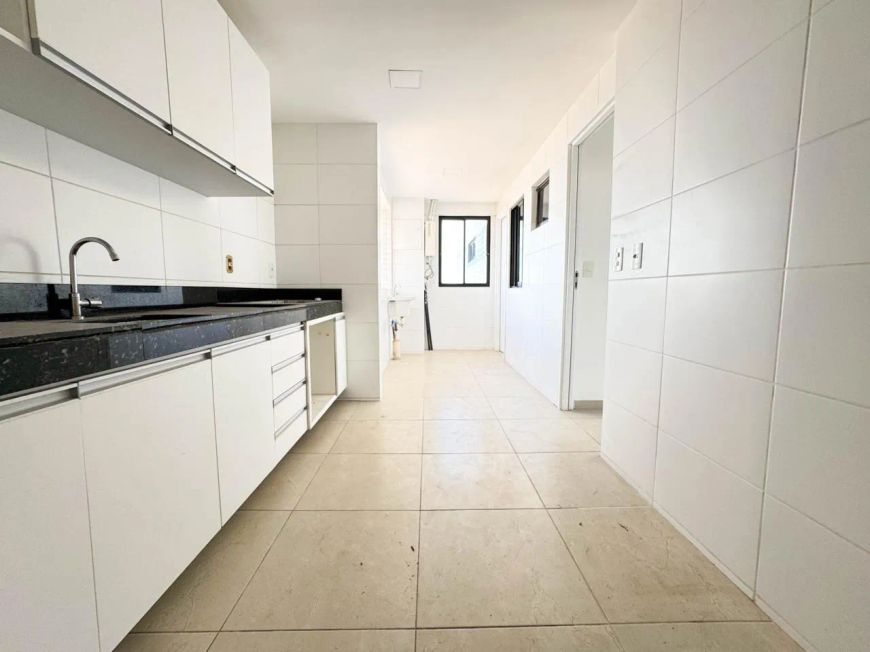 Apartamento tipo COBERTURA, no Bairro de Lagoa Nova no Ed Sebastiano Ricci com 260 m² ,4 suítes.