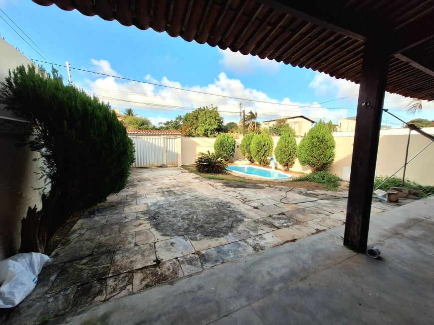 CASA COM 200M2 NO BAIRRO PITIMBÚ - NATAL/RN
