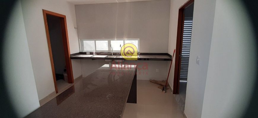 CASA EM CONDOMINIO