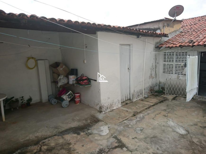 Casa em Rua Comercial - Prox. ao 5° oficio de notas do Alecrim
