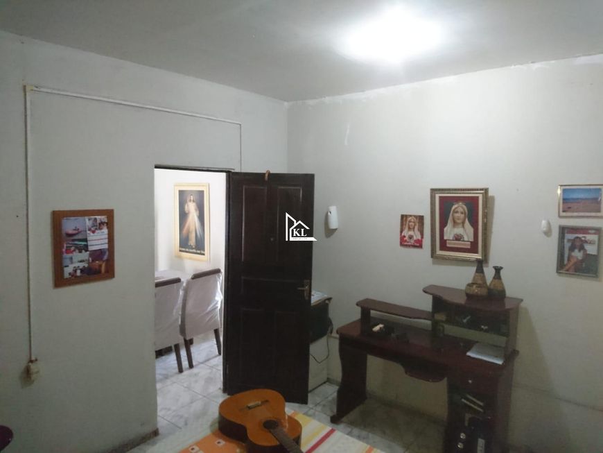 Casa em Rua Comercial - Prox. ao 5° oficio de notas do Alecrim