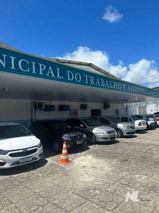 ALUGA-SE - Prédio comercial na Av. Nevaldo Rocha - com 3.000m² de área total