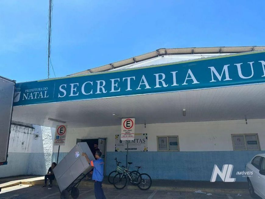 ALUGA-SE - Prédio comercial na Av. Nevaldo Rocha - com 3.000m² de área total