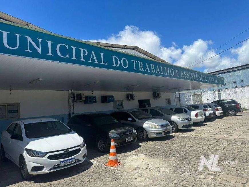 ALUGA-SE - Prédio comercial na Av. Nevaldo Rocha - com 3.000m² de área total