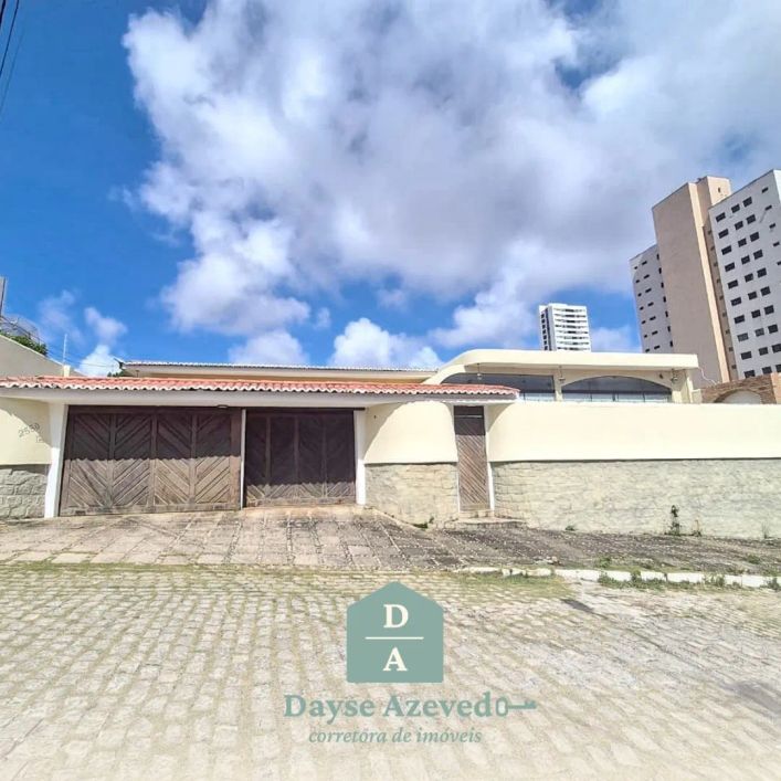 Belíssima casa com 480 m², com 4 suítes em Candelária - Natal - RN